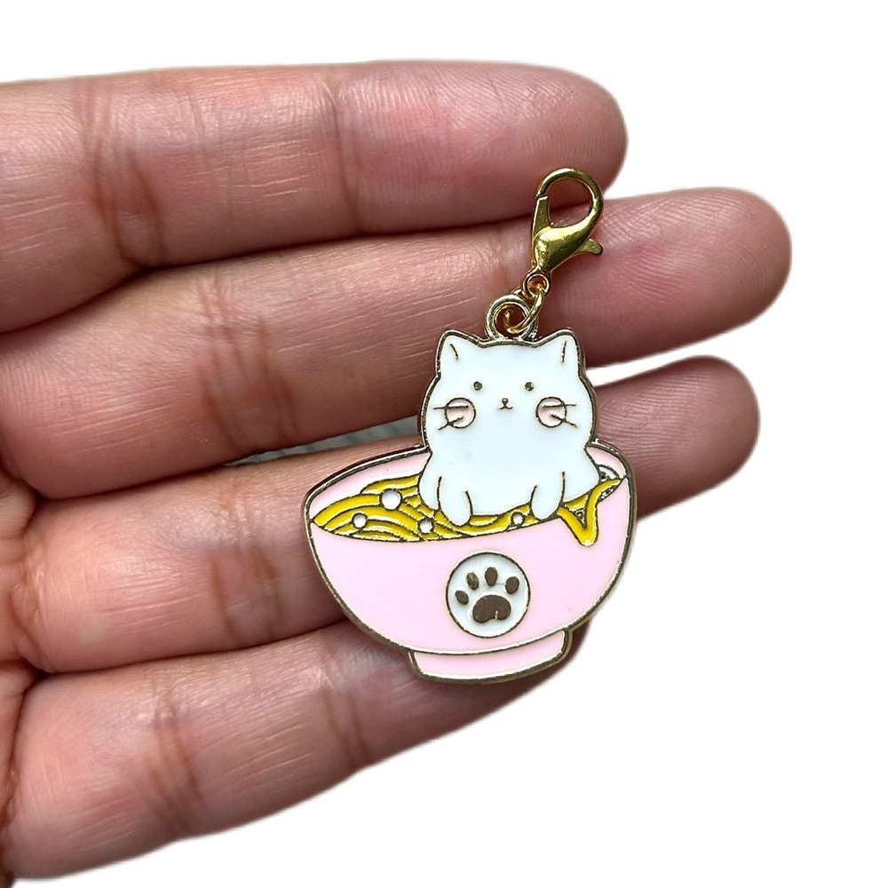 Cat 🐱 🍲 Charm